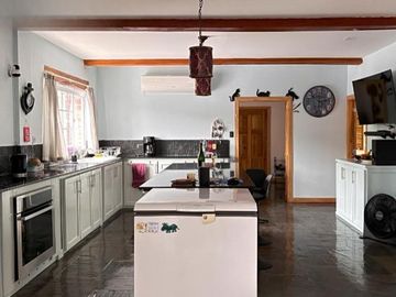 Venta Casa Estilo Inglesa en Manglaralto y 1 Hectárea de terreno