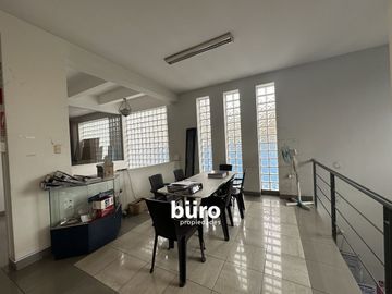 ESPECTACULAR LOCAL EN VENTA MUY BIEN UBICADO EN MIRAFLORES