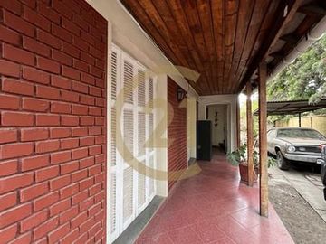 SE VENDE CASA EN BARRIO RESIDENCIAL LA CISTERNA