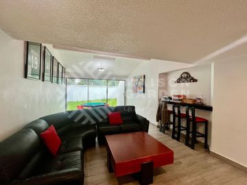 Casa en Venta en Lomas de Valle Escondido, con amplios espacios