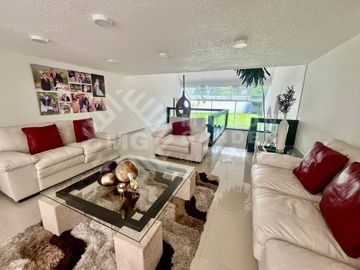 Casa en Venta en Lomas de Valle Escondido, con amplios espacios
