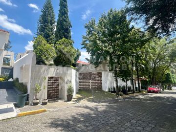 Casa en Venta en Lomas de Valle Escondido, con amplios espacios
