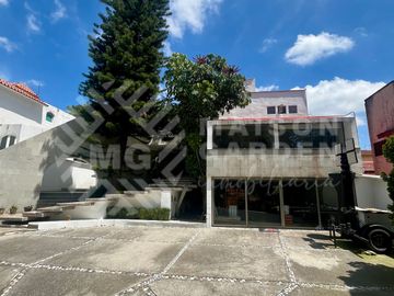 Casa en Venta en Lomas de Valle Escondido, con amplios espacios