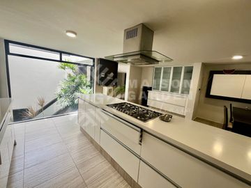 Casa en Venta en Lomas de Valle Escondido, con amplios espacios