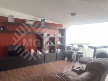 Casa en Venta en Lomas de Valle Escondido, con amplios espacios