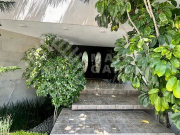 Casa en Venta en Lomas de Valle Escondido, con amplios espacios