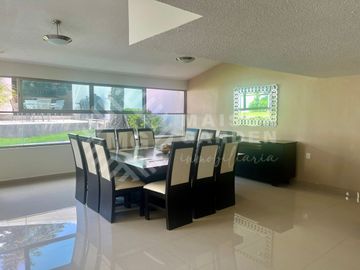 Casa en Venta en Lomas de Valle Escondido, con amplios espacios
