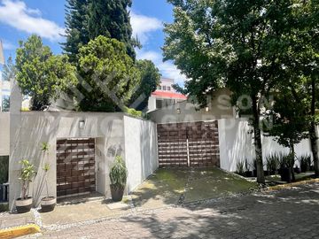 Casa en Venta en Lomas de Valle Escondido, con amplios espacios