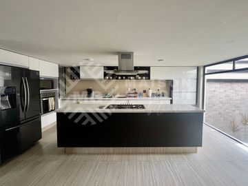 Casa en Venta en Lomas de Valle Escondido, con amplios espacios