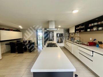 Casa en Venta en Lomas de Valle Escondido, con amplios espacios