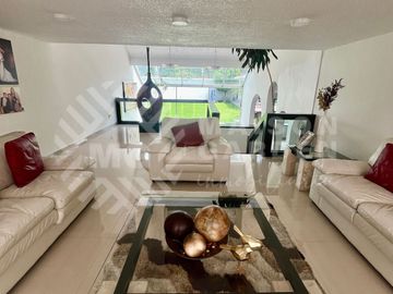 Casa en Venta en Lomas de Valle Escondido, con amplios espacios