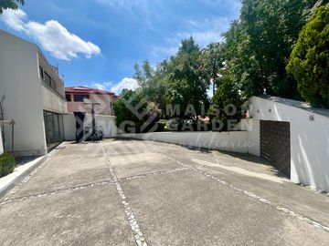 Casa en Venta en Lomas de Valle Escondido, con amplios espacios