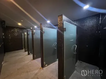 For rent Showroom 1600 sqm in Bang Mueang, Mueang Samut Prakan, Samut Prakan