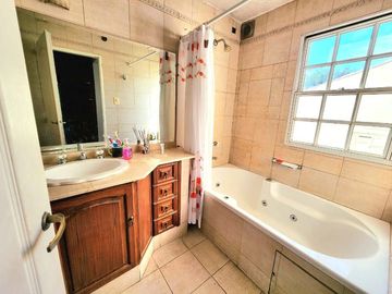 Chalet en venta en Castelar Norte