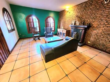 Chalet en venta en Castelar Norte