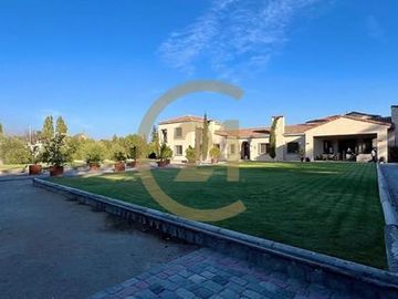 Venta Espectacular casa en Buin 8 dorm.