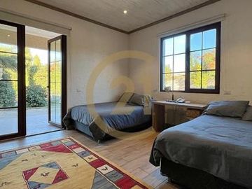 Venta Espectacular casa en Buin 8 dorm.