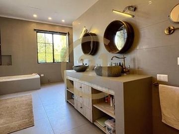 Venta Espectacular casa en Buin 8 dorm.