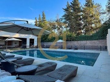 Venta Espectacular casa en Buin 8 dorm.