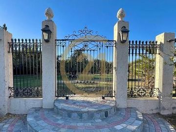 Venta Espectacular casa en Buin 8 dorm.