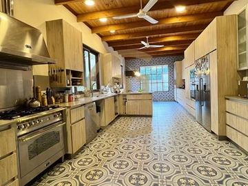 Venta Espectacular casa en Buin 8 dorm.