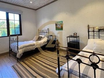 Venta Espectacular casa en Buin 8 dorm.