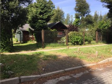 VENTA CASA Y CABAÑA – FRENTE  PLAYA GRANDE LICAN RAY