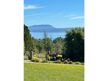 VENTA CASA VISTA  AL LAGO PUCÓN - CANDELARIA