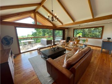 VENTA CASA VISTA  AL LAGO PUCÓN - CANDELARIA