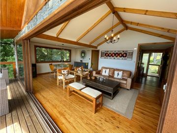 VENTA CASA VISTA  AL LAGO PUCÓN - CANDELARIA