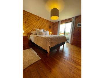 VENTA CASA VISTA  AL LAGO PUCÓN - CANDELARIA