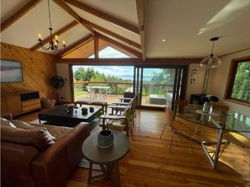 VENTA CASA VISTA  AL LAGO PUCÓN - CANDELARIA