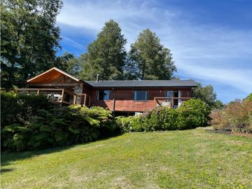 VENTA CASA VISTA  AL LAGO PUCÓN - CANDELARIA