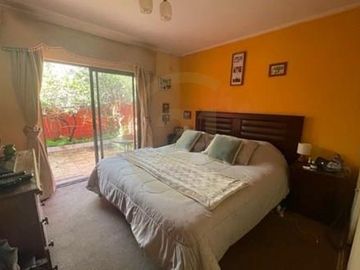 Se vende amplia casa en el sector  Collao