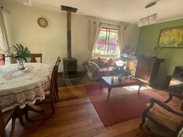 Se vende amplia casa en el sector  Collao