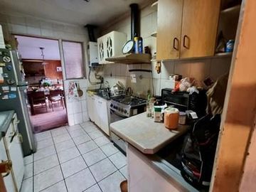 Se vende amplia casa en el sector  Collao