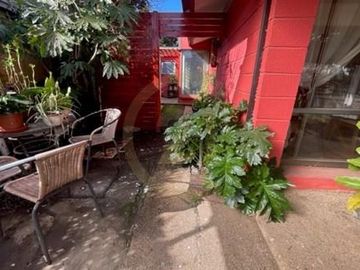 Se vende amplia casa en el sector  Collao