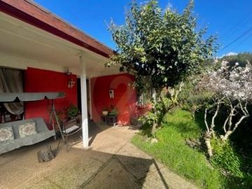 Se vende amplia casa en el sector  Collao