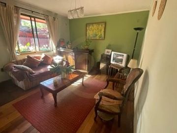 Se vende amplia casa en el sector  Collao
