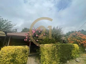 Se vende amplia casa en el sector  Collao