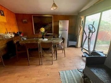 Se vende amplia casa en el sector  Collao