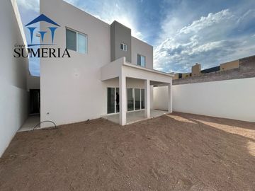 PRECIOSA CASA EN BOSQUES DEL VALLE ll