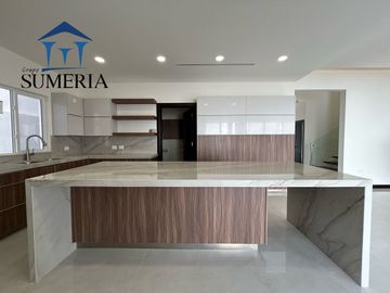 PRECIOSA CASA EN BOSQUES DEL VALLE ll