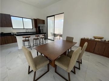 SE VENDE HERMOSA CASA DE UNA PLANTA Y TRES RECAMARAS EN DZITYA