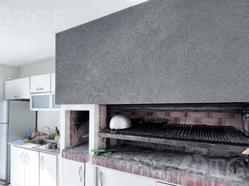 Venta Casa 6 ambientes con parrilla en Constitución