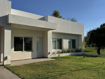 Casa en Colón Entre Ríos a Estrenar