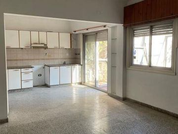 Casa en venta - 3 Dormitorios 2 Baños - Local - 370Mts2  San Vicente