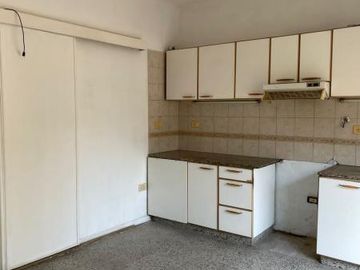 Casa en venta - 3 Dormitorios 2 Baños - Local - 370Mts2  San Vicente