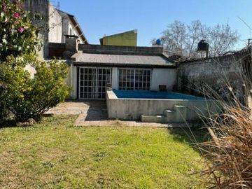 Casa en venta - 3 Dormitorios 2 Baños - Local - 370Mts2  San Vicente