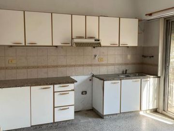 Casa en venta - 3 Dormitorios 2 Baños - Local - 370Mts2  San Vicente